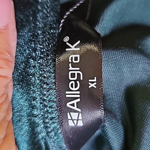 Allegra NWT, green velvet long sleeve top. Size XL. Mesh with hearts in front. - Picture 7 of 10